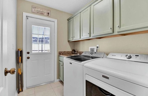 Lindfields Villa | 4-Bedroom Family Retreat Pool