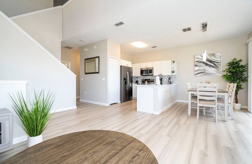 Windwood Bay House | 4 Bedrooms, 3.5 bathrooms Townhouse