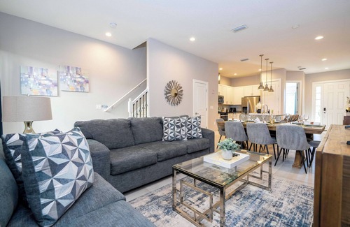 Crestwynd Bay House | 4 King Suites - 5 min to Disney