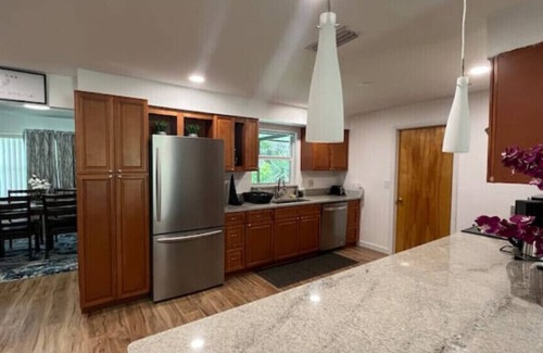 Harbor Heights House | 4 min walk to beach!n