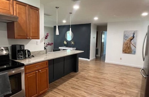 Harbor Heights House | 4 min walk to beach!n