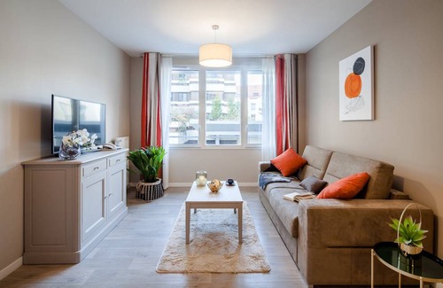Suresnes Apartment | 45 m² Apartment ∙ 1 bedroom ∙ 1 guest