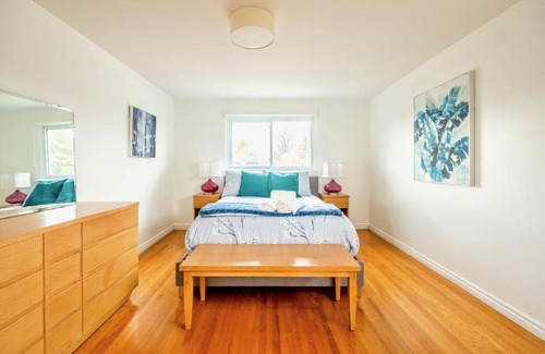 Hamilton House | 4BR Family Home - Spacious Backyard with Playground