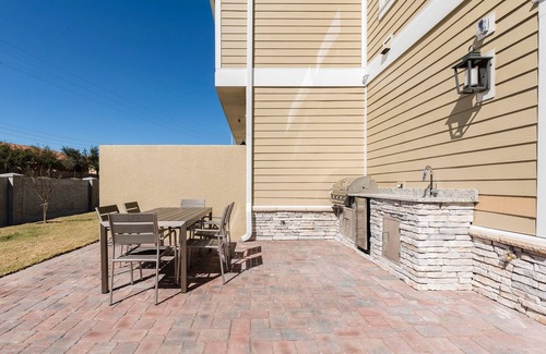 West Kissimmee Villa | ♥ 5 BR 6 BA Villa 5min→Disneyworld | 2169ft² | BBQ