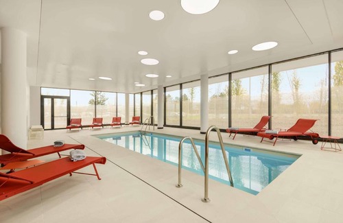 Roissy-en-France Hotel | 53 m² Hotel ∙ 8 guests