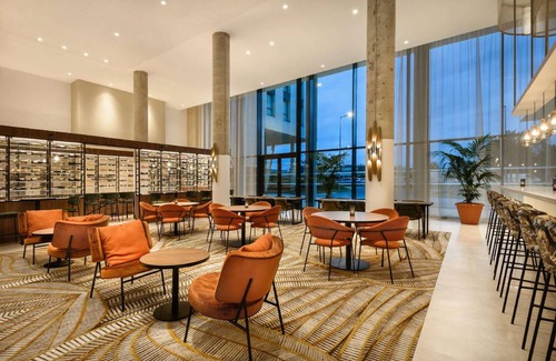 Roissy-en-France Hotel | 53 m² Hotel ∙ 8 guests
