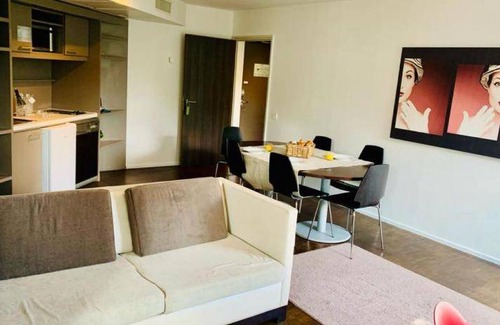 Roissy-en-France Hotel | 60 m² Hotel ∙ 127 guests