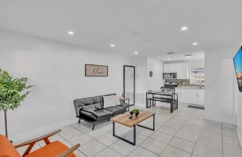 Royal Poinciana House | 65 m² House ∙ 1 bedroom ∙ 6 guests