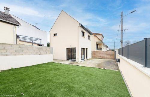 Tremblay-en-France House | 70 m² House ∙ 2 bedrooms ∙ 6 guests