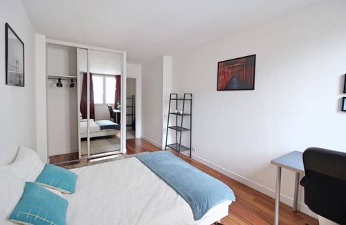 18th Arrondissement Resort | 70 m² Private room ∙ 1 bedroom ∙ 3 guests