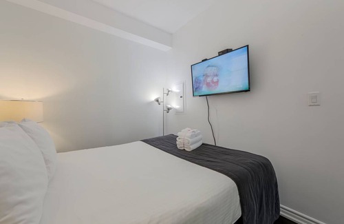 Bay Street Corridor Apartment | 71 m² Apartment ∙ 3 bedrooms ∙ 6 guests