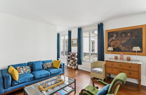 7th Arrondissement Apartment | 75 m² Apartment ∙ 2 bedrooms ∙ 4 guests