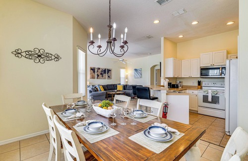 Tuscan Hills Villa | 8 Mi to Disney! 'Paradise Found Villa' w/Games