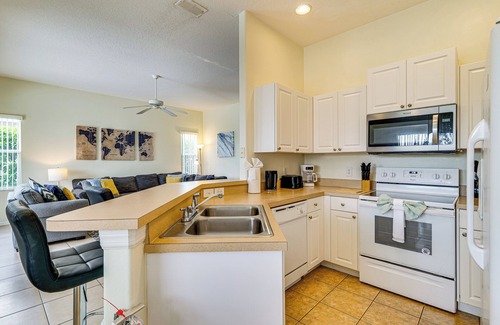 Tuscan Hills Villa | 8 Mi to Disney! 'Paradise Found Villa' w/Games