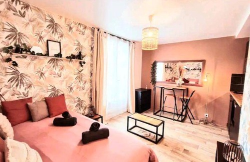 Clichy Apartment | 80 m² Apartment ∙ 2 bedrooms ∙ 7 guests