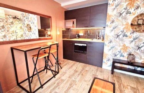 Clichy Apartment | 80 m² Apartment ∙ 2 bedrooms ∙ 7 guests