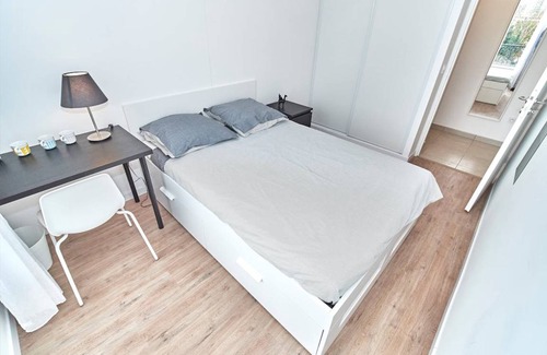Maisons-Alfort Resort | 80 m² Private room ∙ 1 bedroom ∙ 1 guest