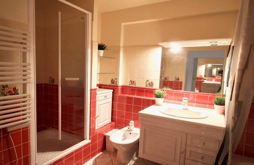 11th Arrondissement Resort | 80 m² Private room ∙ 1 bedroom ∙ 4 guests