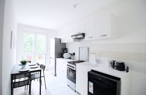 Clichy Resort | 85 m² Private room ∙ 1 bedroom ∙ 4 guests