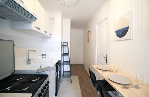 Clichy Resort | 90 m² Private room ∙ 1 bedroom ∙ 5 guests