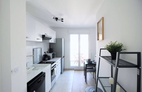 Clichy Resort | 91 m² Private room ∙ 1 bedroom ∙ 4 guests