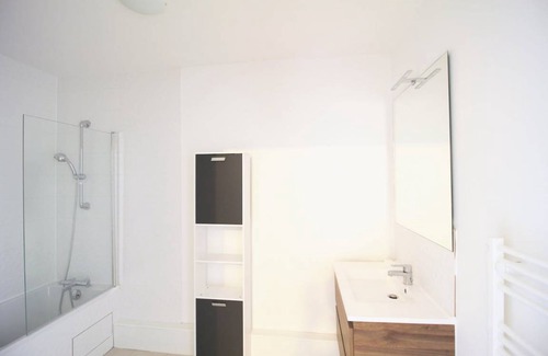 Clichy Resort | 91 m² Private room ∙ 1 bedroom ∙ 4 guests