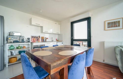Asnieres-sur-Seine Apartment | 93 m² Apartment ∙ 4 bedrooms ∙ 8 guests