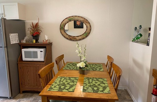 Burk's Falls Cottage | A cheerful and cozy waterfront grand mom's cottage