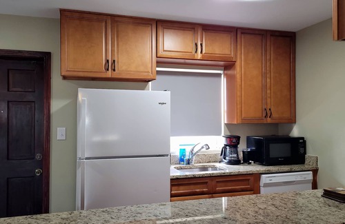 Lakeland House | A Cozy Home Minutes to I-4 Expressway to Tampa and Orlando. Welcom Longterm book