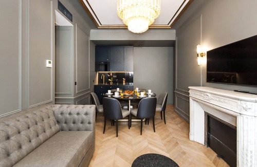 Champs-Elysees Apartment | A Luxurious 3-BR apartment in the Champs Elysées