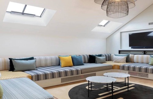 Quartier de la Roquette Apartment | A luxurious 550 m² haven with 6 bedrooms and 6 bathrooms across four floors