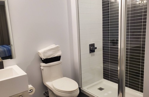 Sunnylea Condo | A Perfect Suite for Family Vacation or Business Trip 10mins to Downtown Toronto