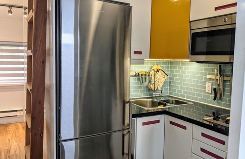 Fashion District Apartment | Adorable mini-house in heart of Trinity Bellwoods