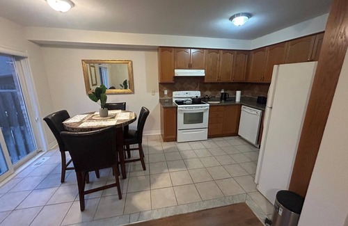 Brampton House | Affordable Luxury: Entire Private 2 Story House in GTA