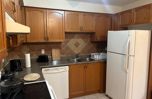 Brampton House | Affordable Luxury: Entire Private 2 Story House in GTA