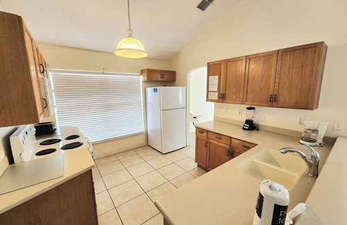 Creekside House | Affordable & Spacious 5BR 3BA Home w/private pool, fenced backyard for privacy