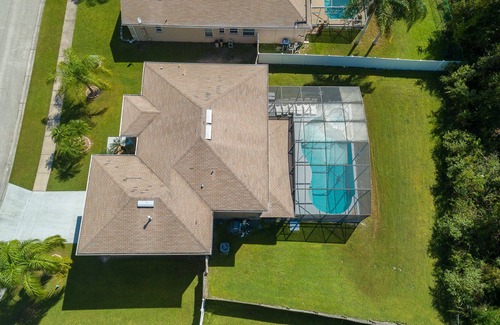 Crescent Lakes House | Afternoon Delight - 6BR Villa with Private Pool and Backyard