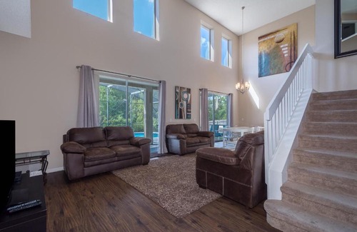 Crescent Lakes House | Afternoon Delight - 6BR Villa with Private Pool and Backyard