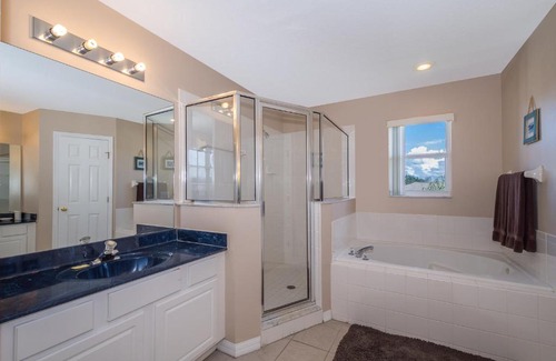Crescent Lakes House | Afternoon Delight - 6BR Villa with Private Pool and Backyard