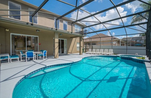 Crescent Lakes House | Afternoon Delight - 6BR Villa with Private Pool and Backyard