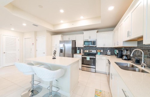 Historic Downtown Kissimmee Apartment | Amazing 3 bedroom condo with Star Wars bedroom