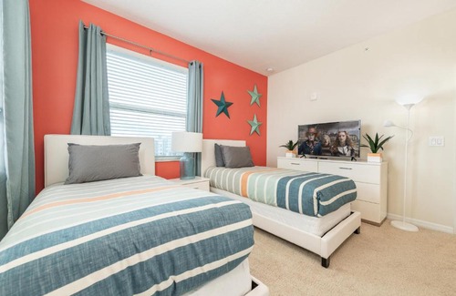 Historic Downtown Kissimmee Apartment | Amazing 3 bedroom condo with Star Wars bedroom