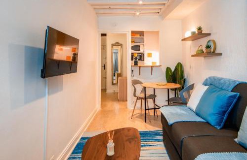 Les Halles Apartment | Amazing studio on the most prestigious street