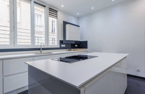 17th Arrondissement Apartment | Apartment 4 Bedrooms/4 Bathrooms/Paris 17