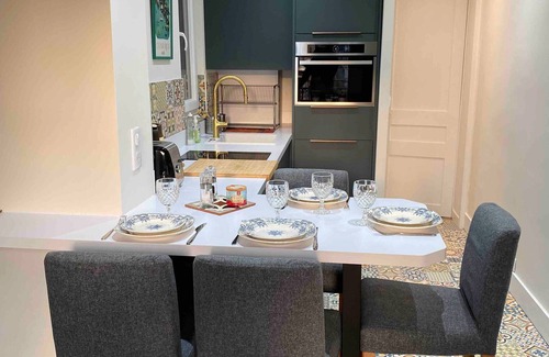 Jardin des plantes Apartment | Apartment 'Superbe Quartier Latin' with Shared Terrace, Shared Garden and Wi-Fi