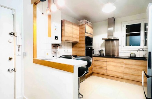 Louis Bertrand-Mirabeau-Semard Apartment | Appartement à 5 Minute de Paris, Parking Gratuit