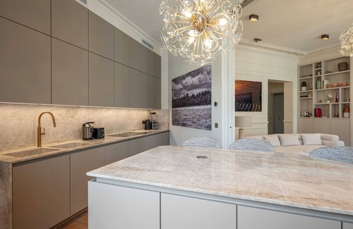 Champs-Elysees Apartment | Appartement Avenue Montaigne