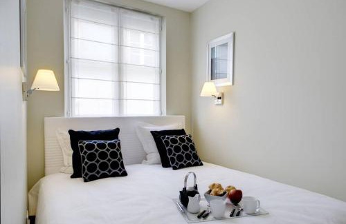 Champs-Elysees Apartment | Appartement Champs-Elysées Montaigne - HALA PARIS