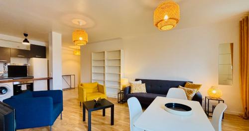 Rosny-sous-Bois Apartment | Appartement Cosy et calme - face à la gare Rosny-sous-Bois - 20mn de Paris et Disneyland