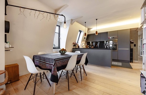 17th Arrondissement Apartment | Appartement de Luxe à Proximité du Parc Monceau